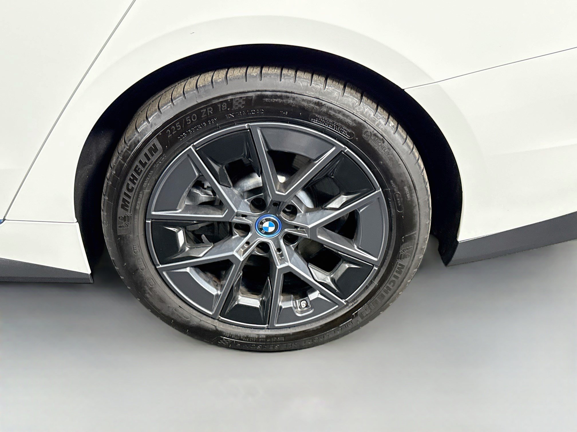 Used 2024 BMW i4 eDrive40 RWD image 37