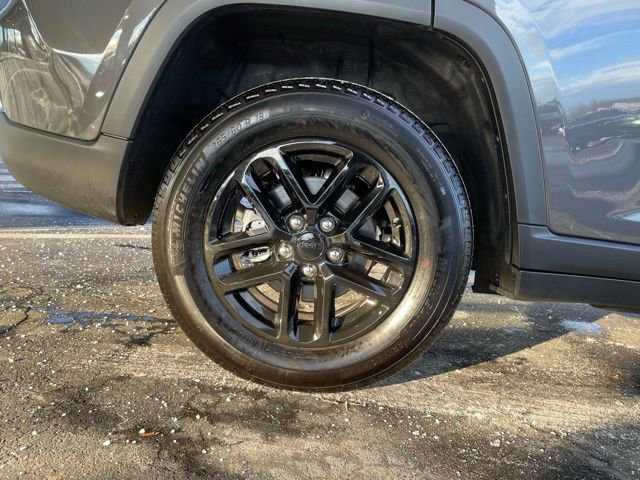 Used 2025 Jeep Grand Cherokee Laredo X image 36