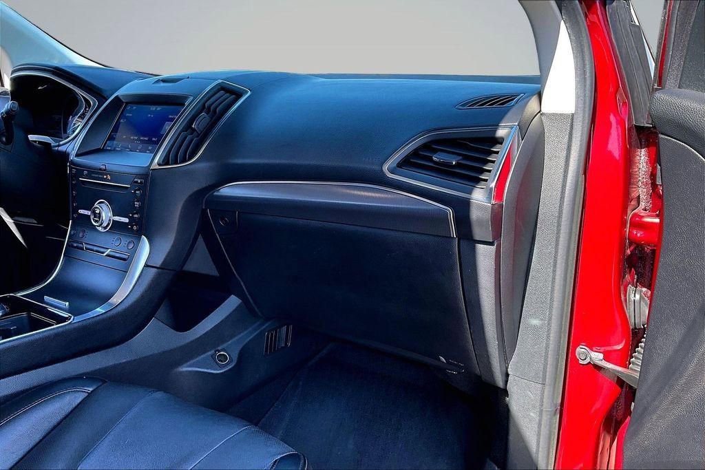 Used 2019 Ford Edge Titanium w/ Equipment Group 301A image 17