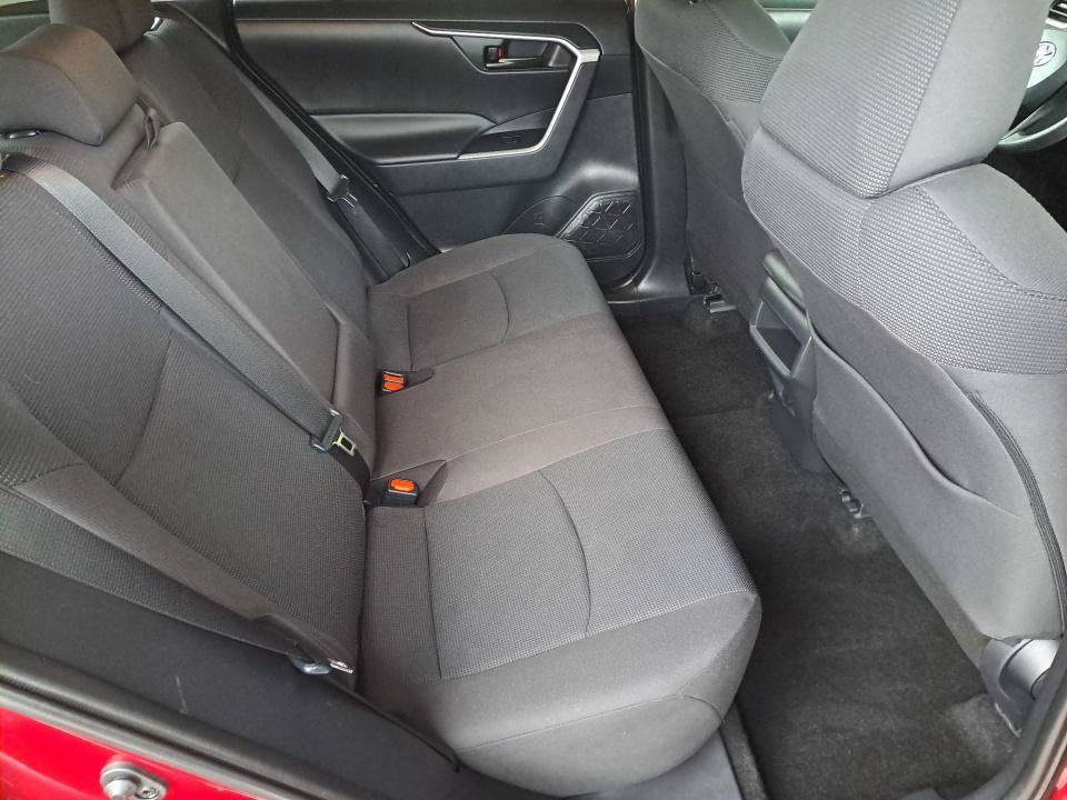 Used 2019 Toyota RAV4 LE w/ All Weather Liner Package AWD/4WD image 18