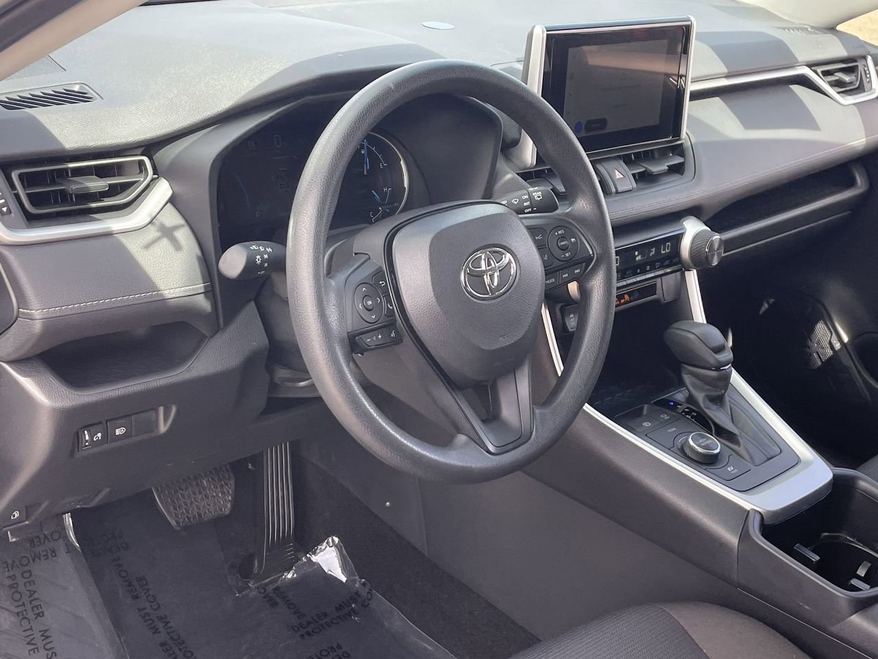 Used 2025 Toyota RAV4 LE image 17