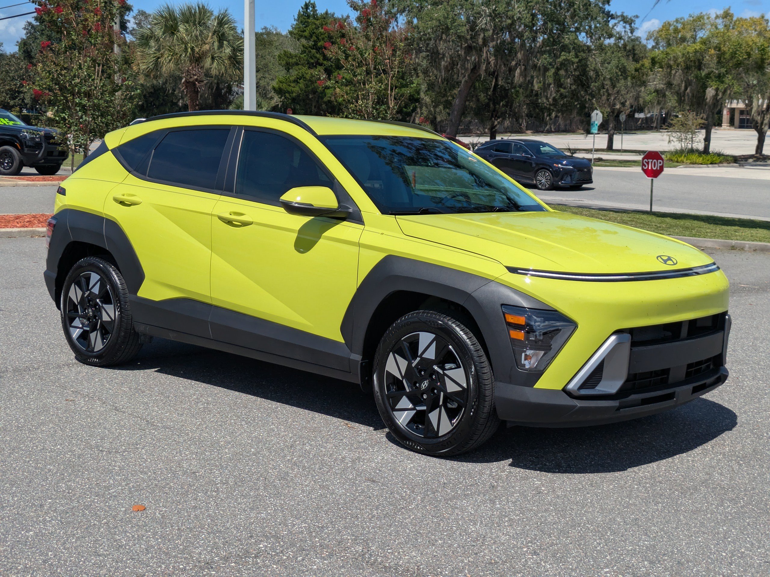 Used 2025 Hyundai Kona SEL FWD image 2