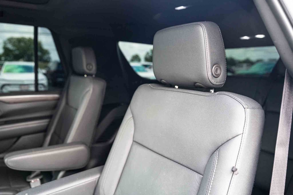 Used 2023 Chevrolet Tahoe Z71 w/ Luxury Package AWD/4WD image 22