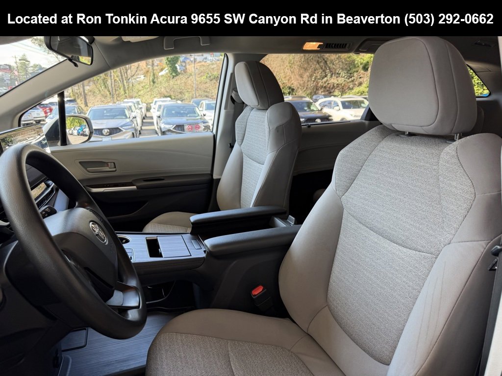 Used 2023 Toyota Sienna LE image 15