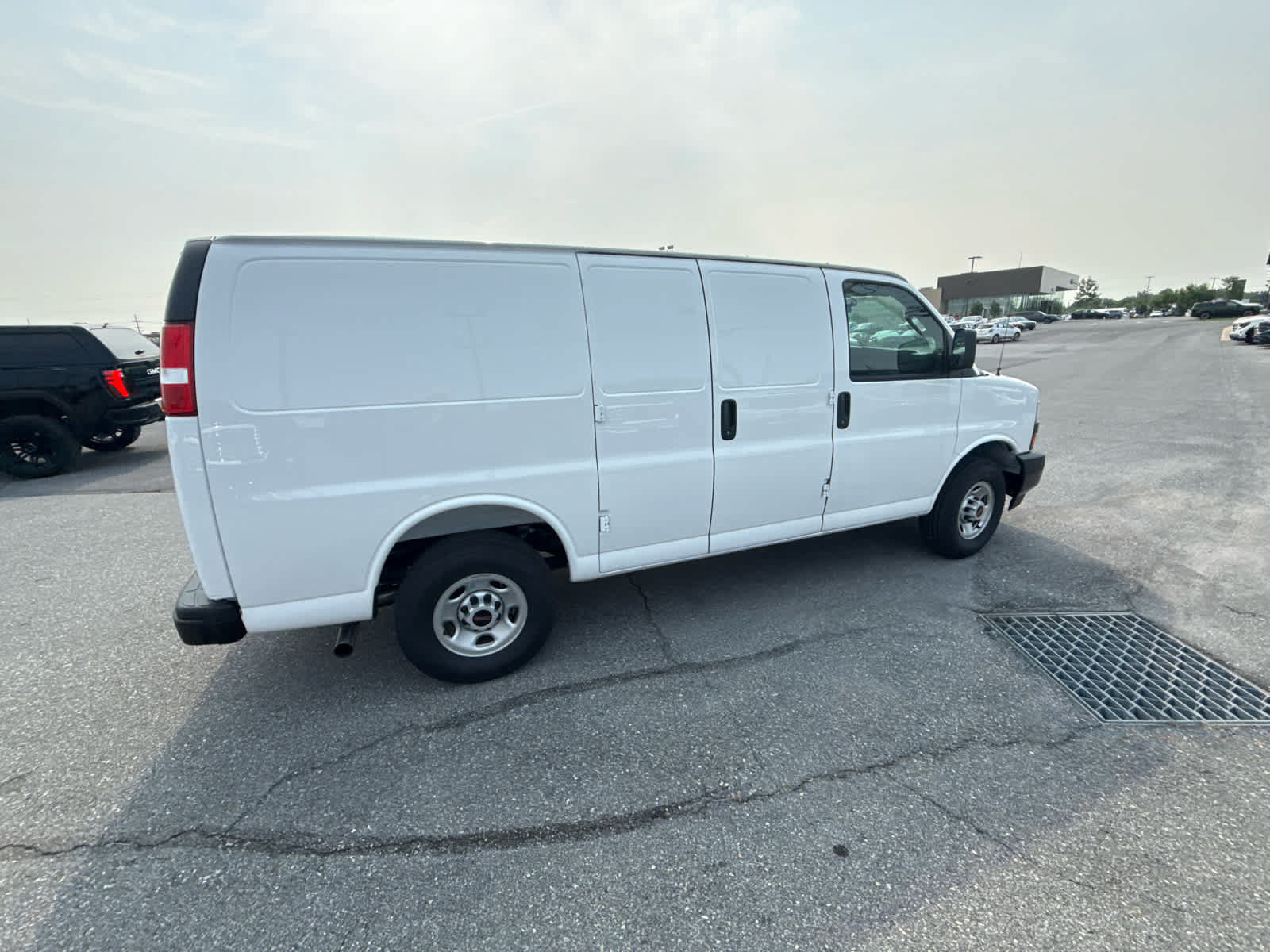 New 2026 GMC Savana 2500 w/ Driver Convenience Package RWD image 22