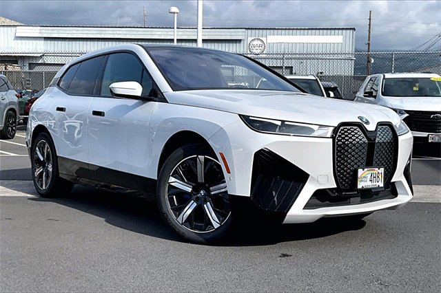 Used 2025 BMW iX xDrive50 image 2