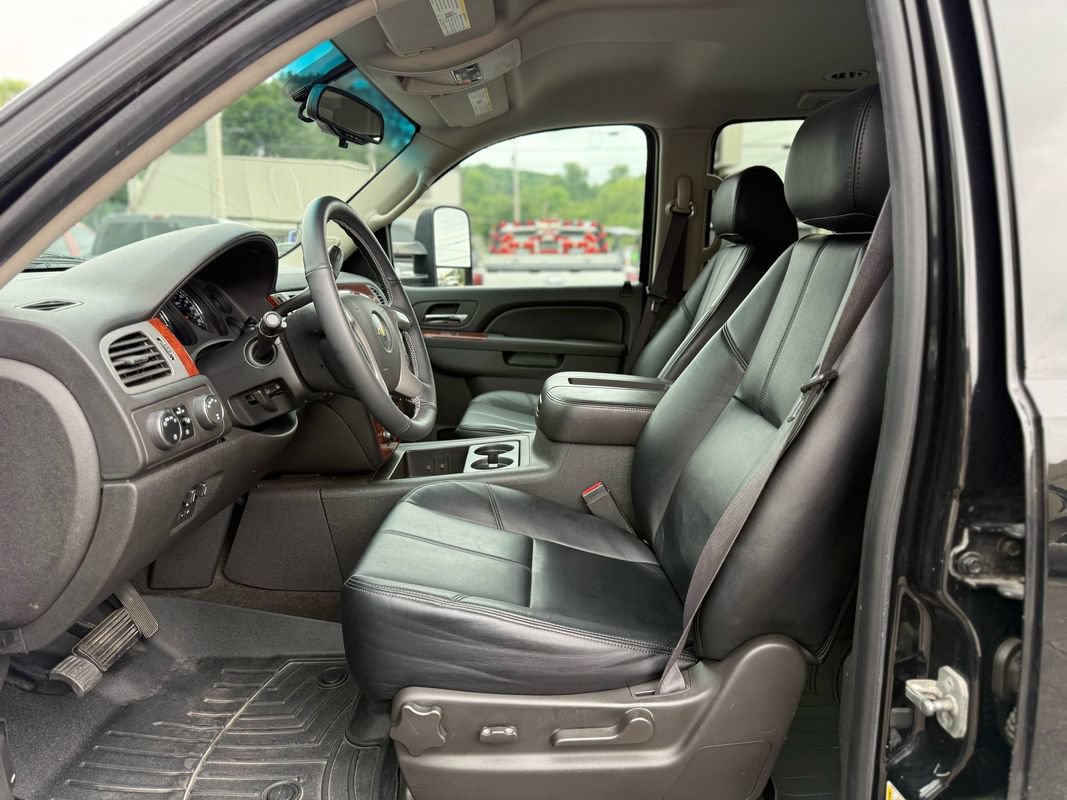 Used 2011 Chevrolet Suburban 2500 LS AWD/4WD image 8