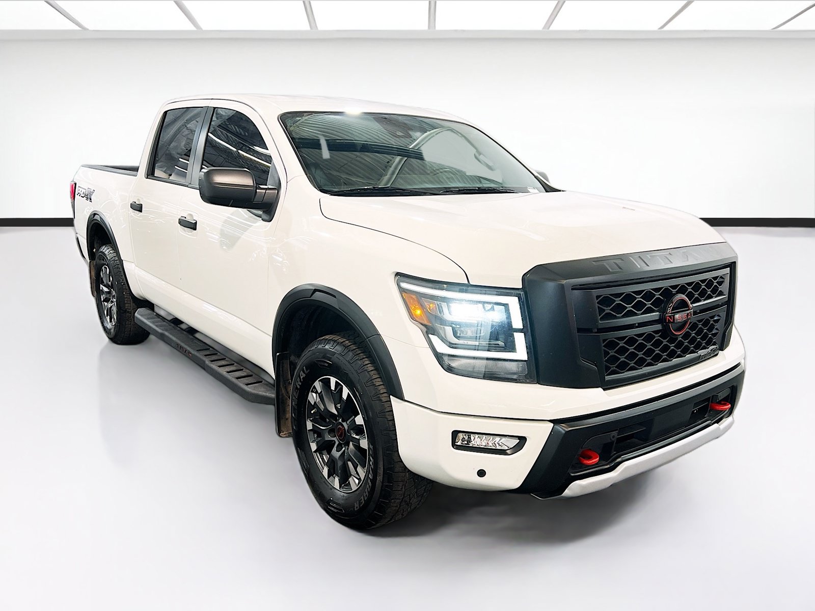Used 2024 Nissan Titan PRO-4X w/ Pro-4x Utility Package AWD/4WD image 3