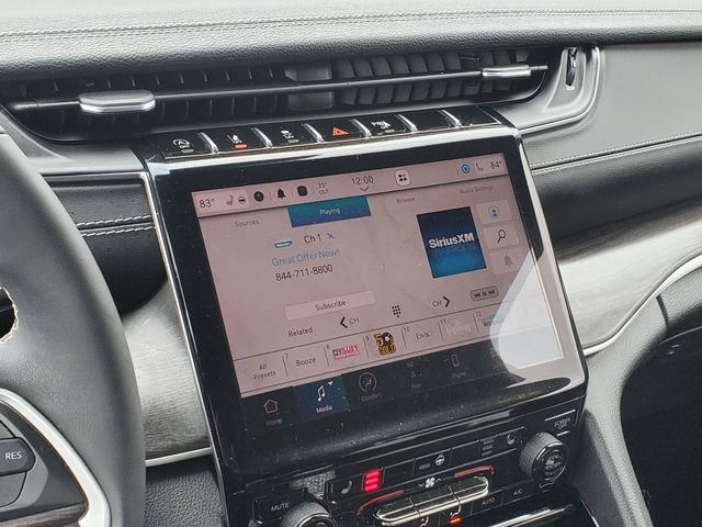 Used 2023 Jeep Grand Cherokee L Limited AWD/4WD image 18