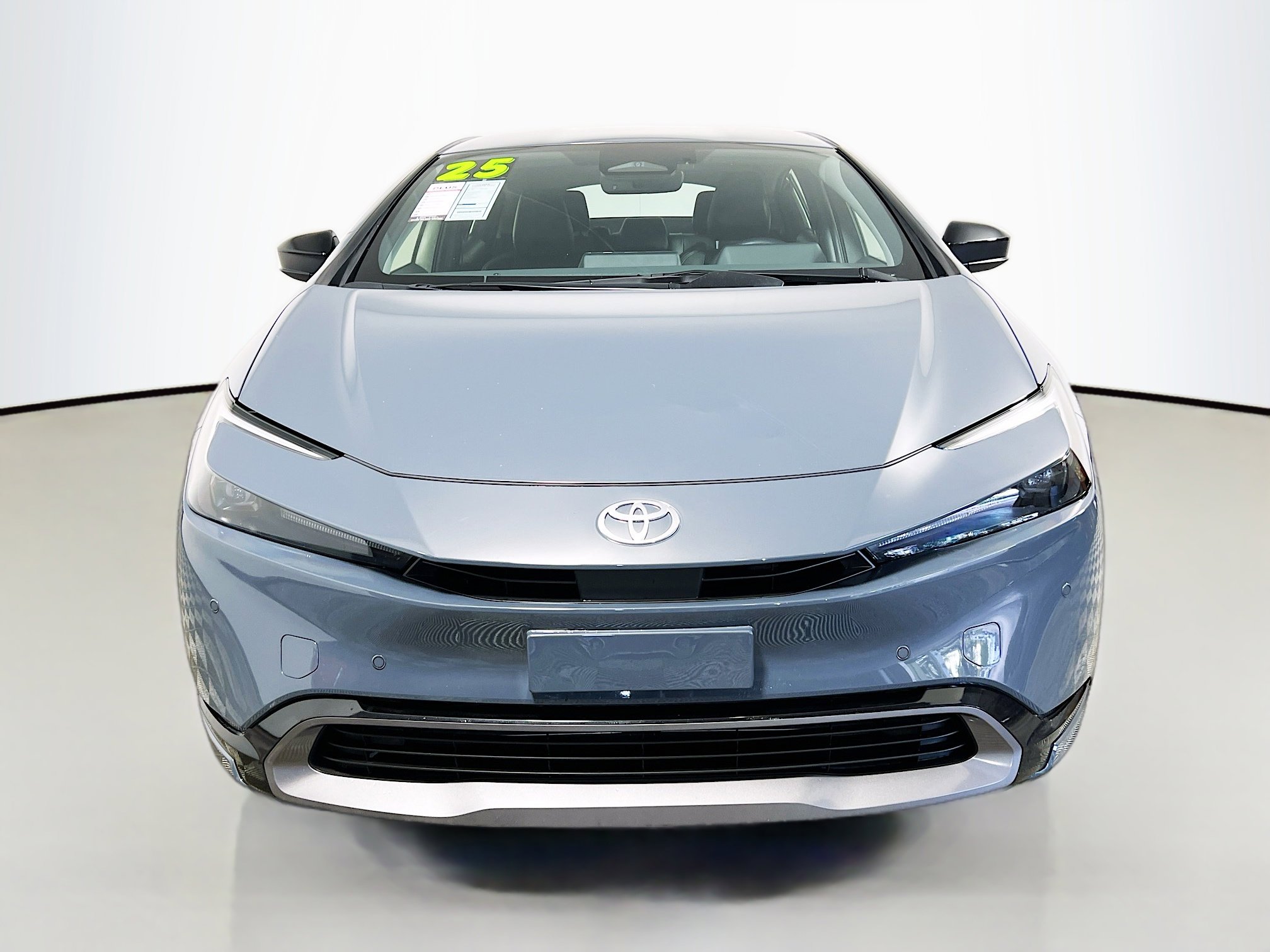 Used 2025 Toyota Prius XLE FWD image 11