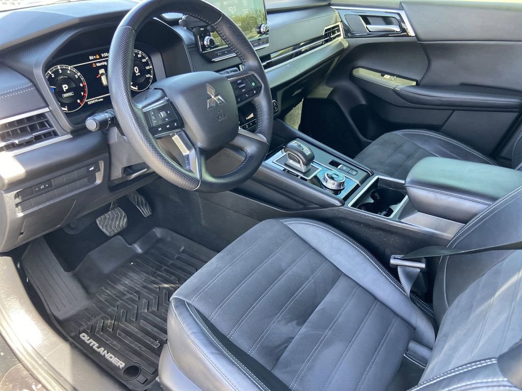 Used 2023 Mitsubishi Outlander SE AWD/4WD image 6
