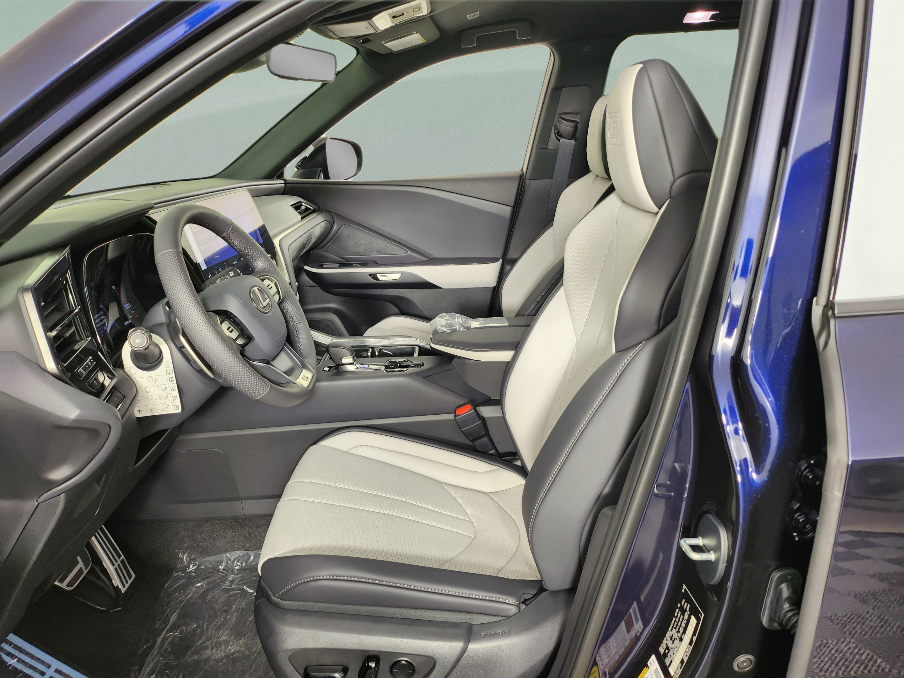 Certified 2025 Lexus TX 500h AWD w/ Technology Package image 11