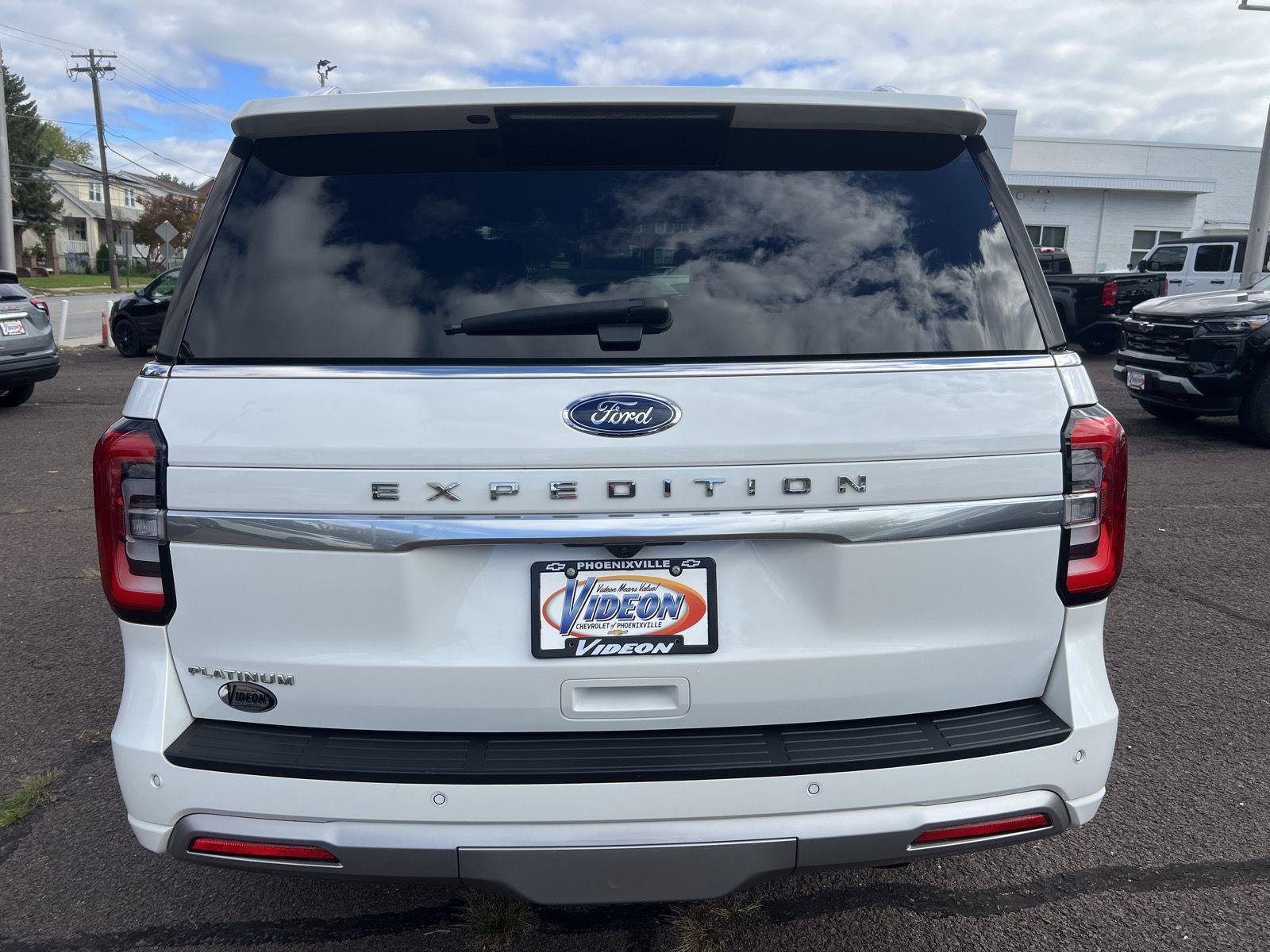 Used 2022 Ford Expedition Platinum AWD/4WD image 6