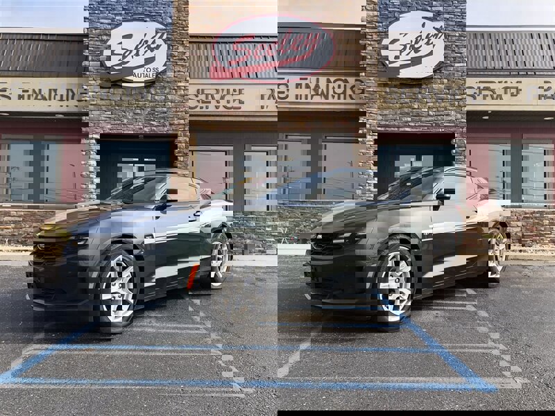 Used 2020 Chevrolet Camaro LT image 1