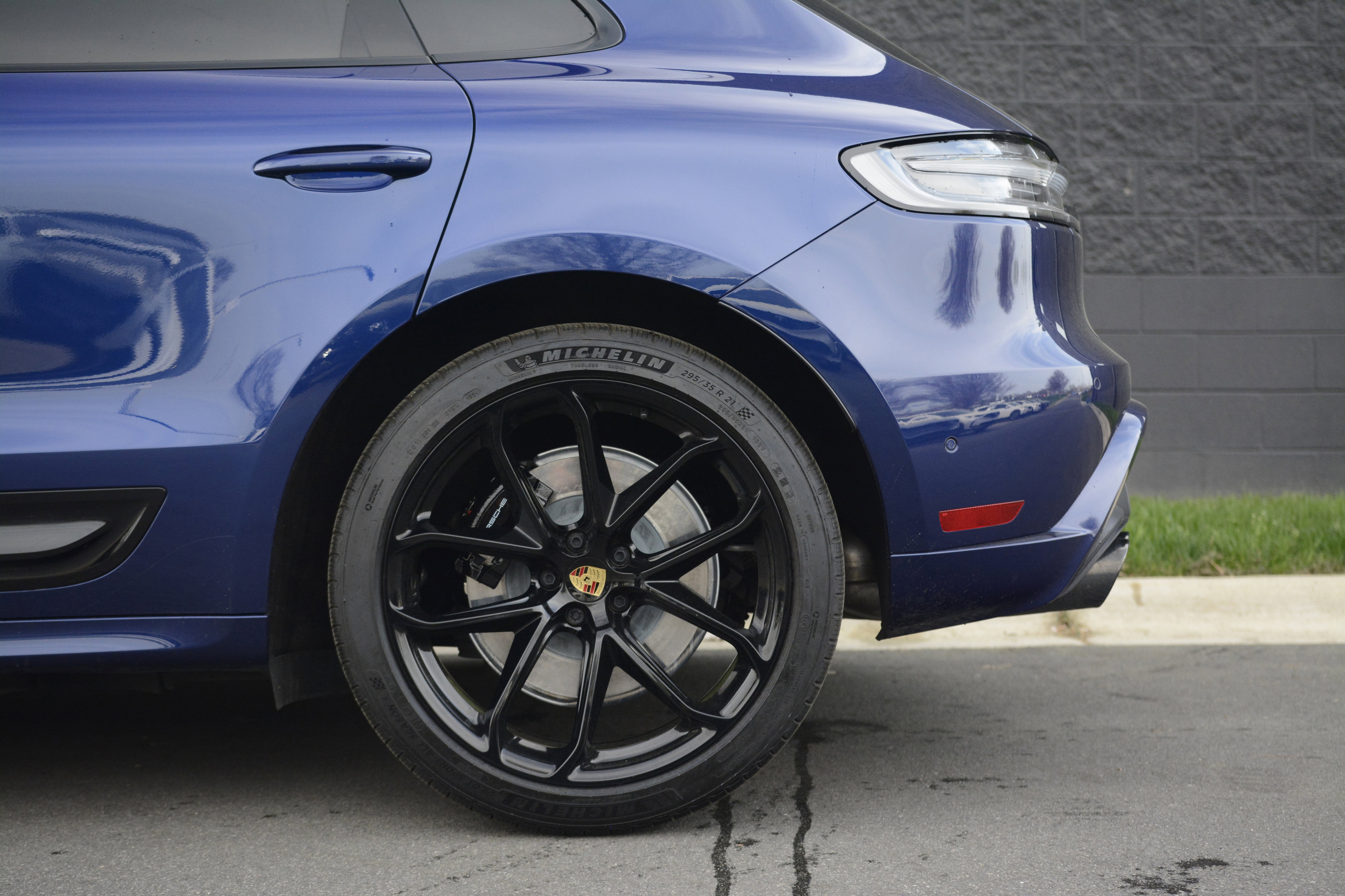 Certified 2024 Porsche Macan GTS w/ Premium Plus Package AWD/4WD image 37