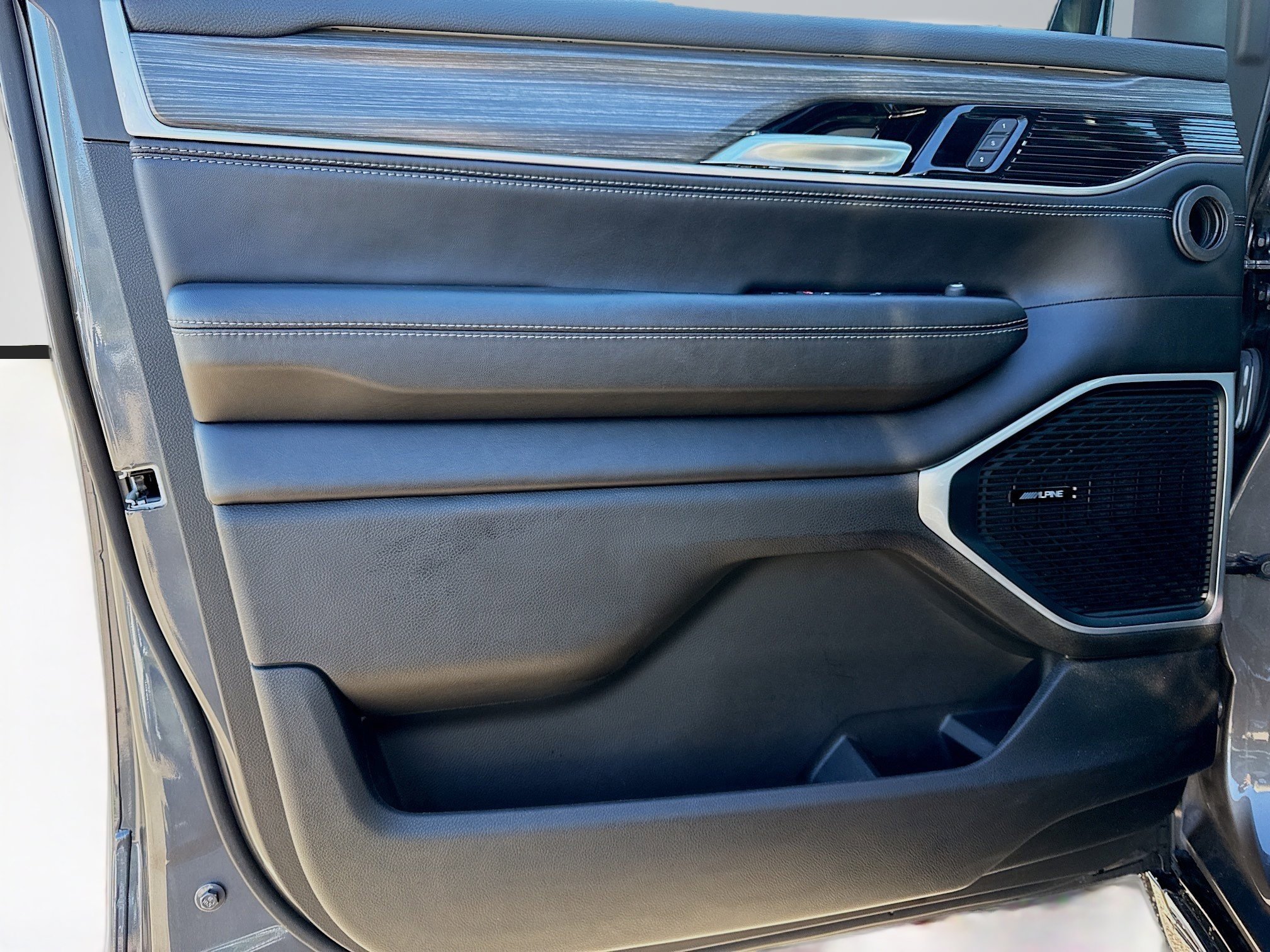 Used 2023 Jeep Wagoneer Series III w/ Convenience Group I image 22