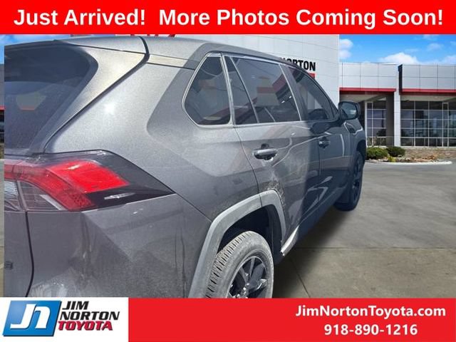 Used 2023 Toyota RAV4 LE FWD image 5