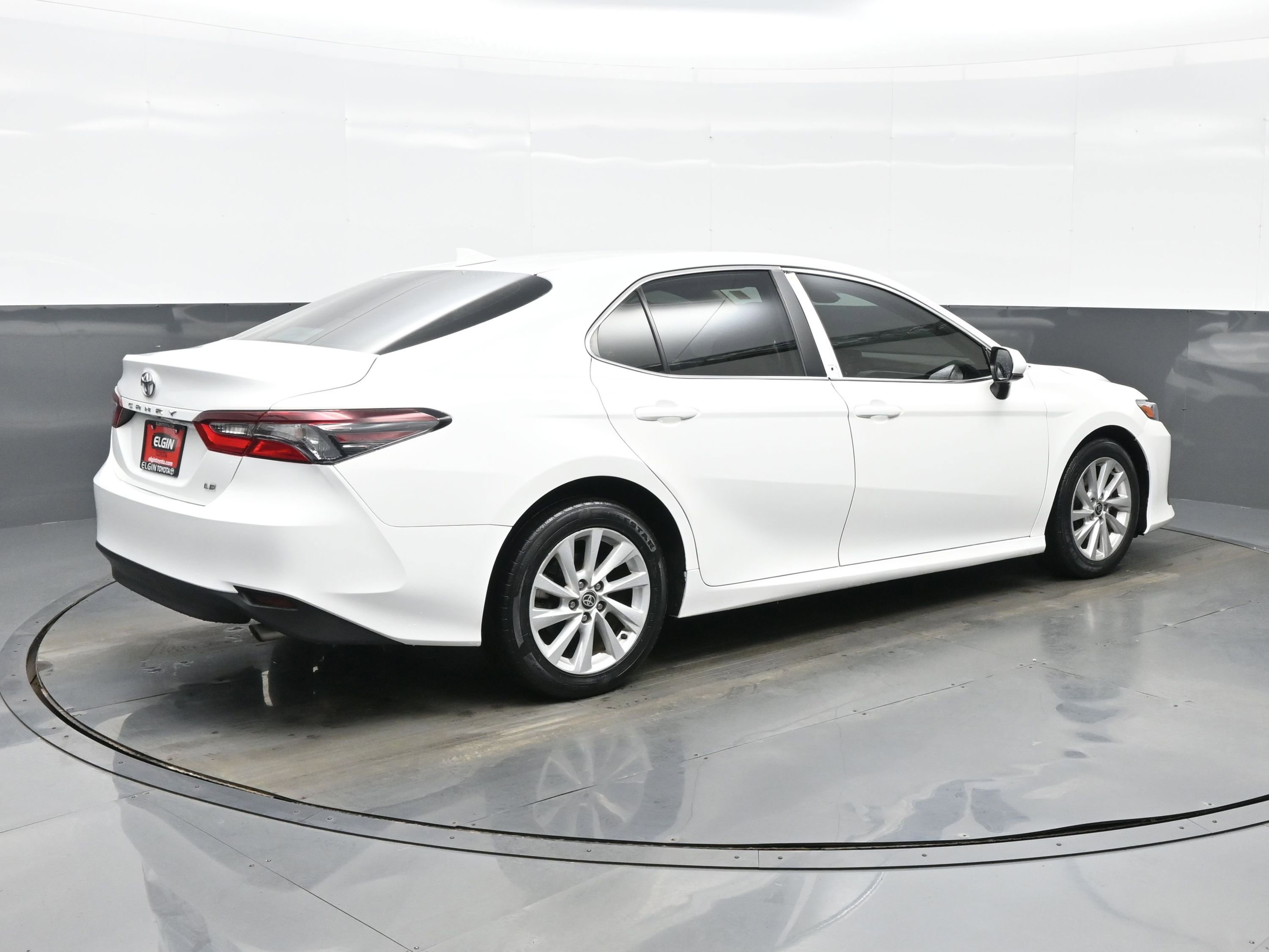 Used 2022 Toyota Camry LE image 6