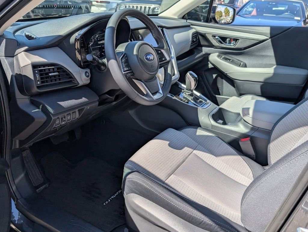 Used 2025 Subaru Outback Premium image 11