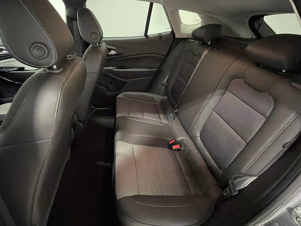 Used 2024 Chevrolet Trax LT w/ Sunroof Package image 21