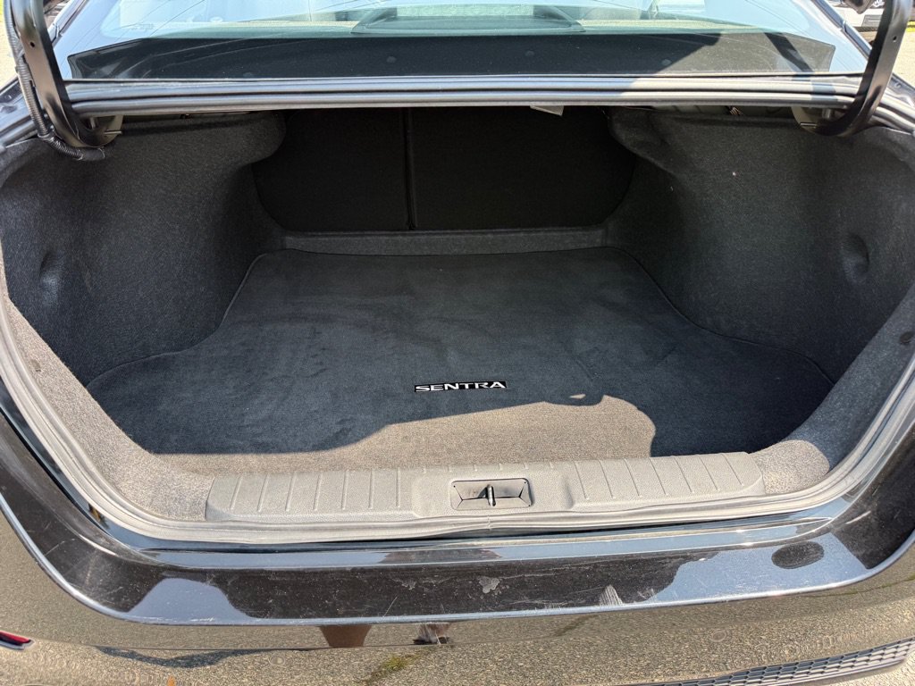 Used 2024 Nissan Sentra SV FWD image 11