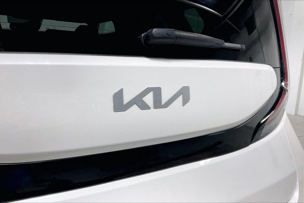 Used 2025 Kia Soul LX w/ LX Technology Package FWD image 37