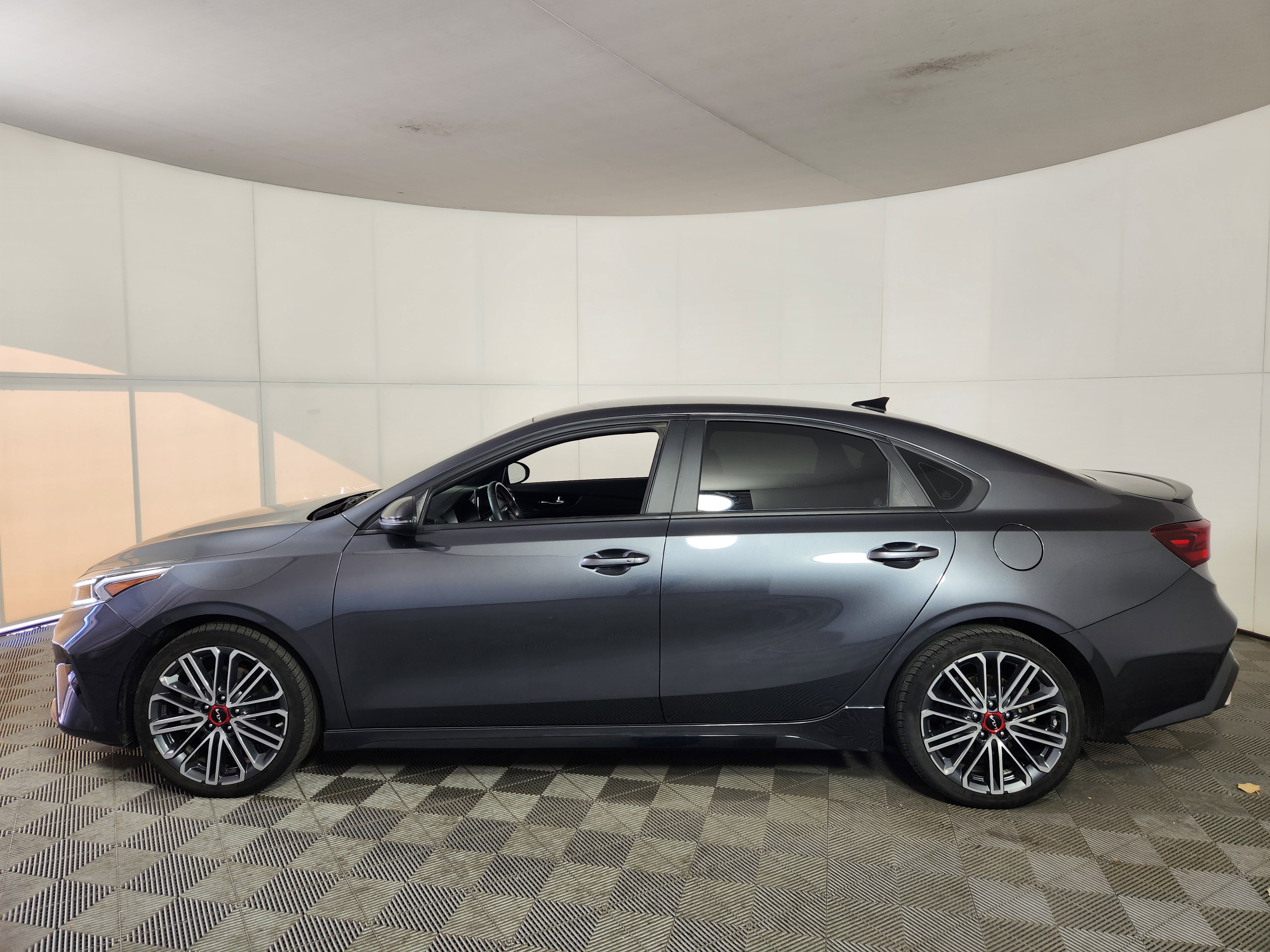 Used 2023 Kia Forte GT image 4