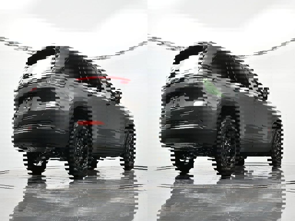 New 2025 Jeep Grand Cherokee Altitude image 41