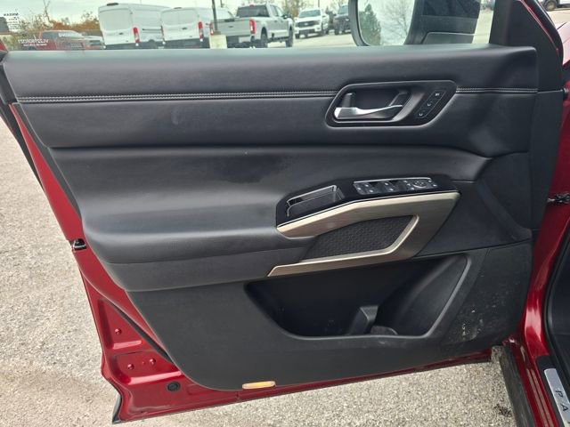 Used 2022 Nissan Pathfinder Platinum image 9