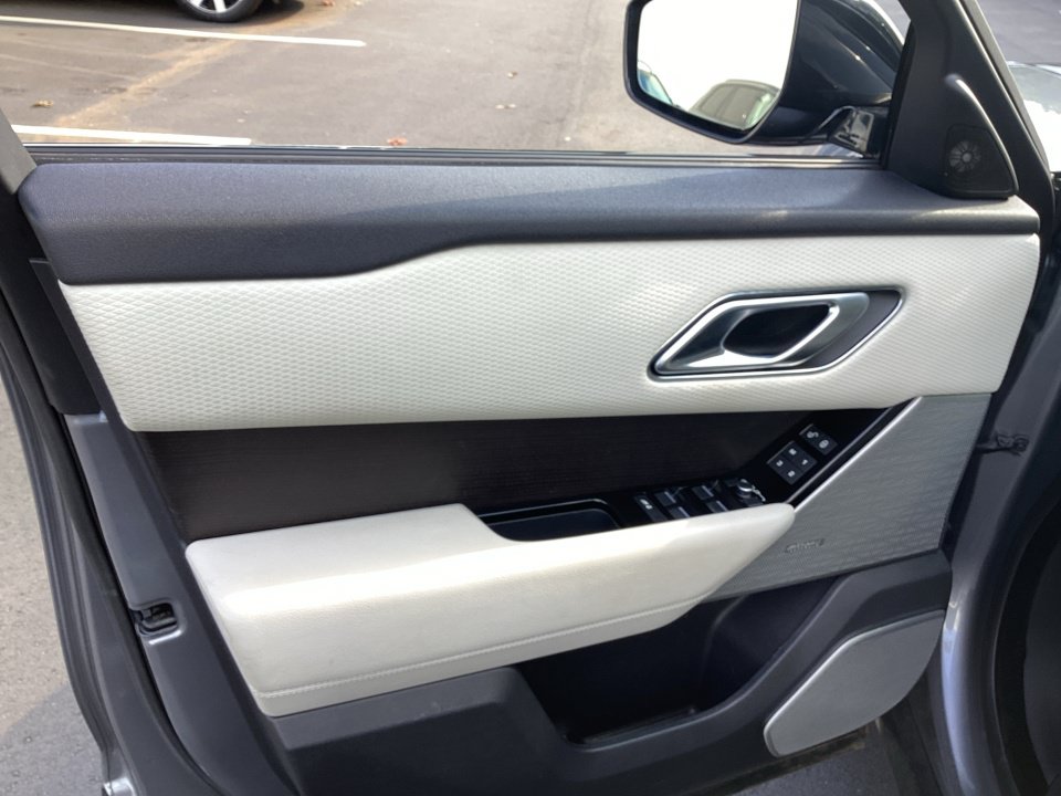 Used 2020 Land Rover Range Rover Velar S AWD/4WD image 36