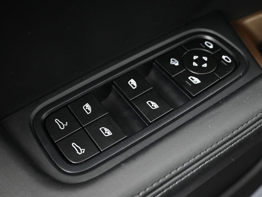 Certified 2024 Porsche Cayenne Turbo GT AWD/4WD image 19