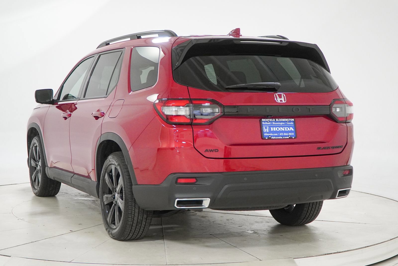 Certified 2025 Honda Pilot Black Edition image 8