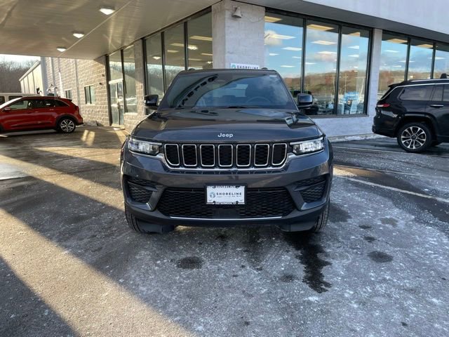 Used 2025 Jeep Grand Cherokee Laredo X image 2