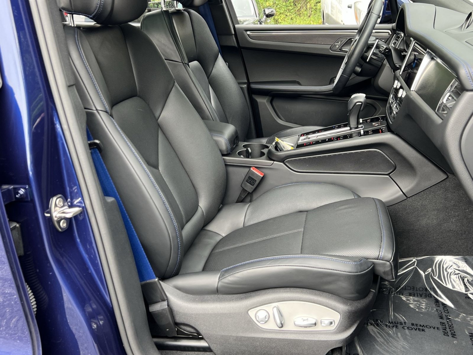 Used 2025 Porsche Macan GTS AWD/4WD image 33
