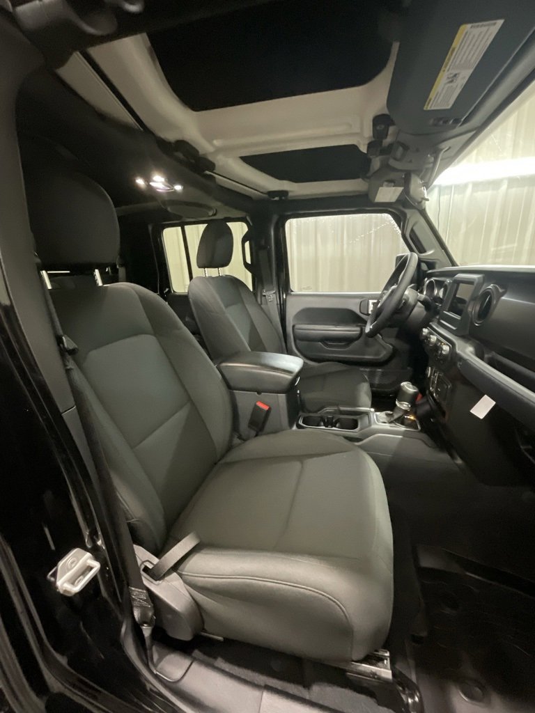 Used 2023 Jeep Gladiator Willys image 13