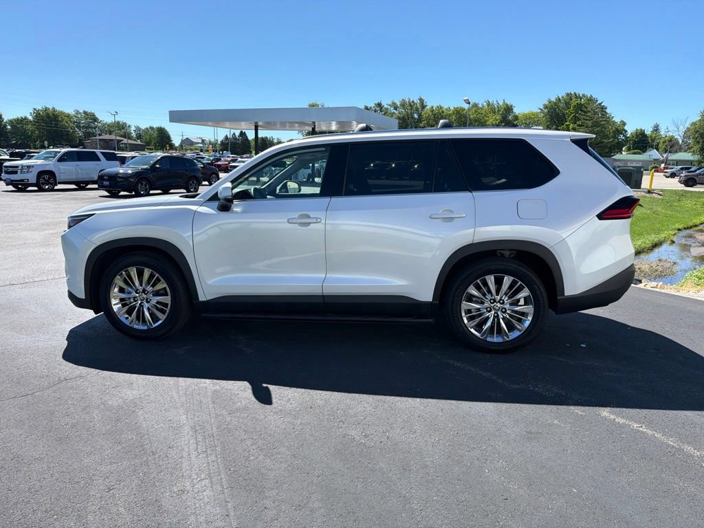 Used 2025 Toyota Grand Highlander AWD image 7