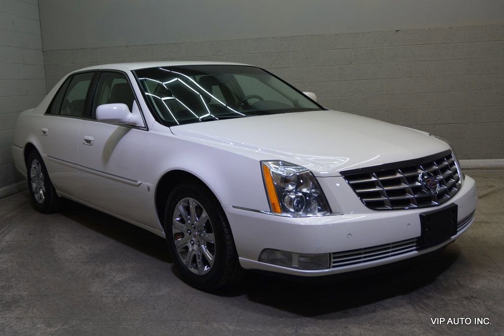 Used 2009 Cadillac DTS w/ Trunk Convenience Package FWD image 1