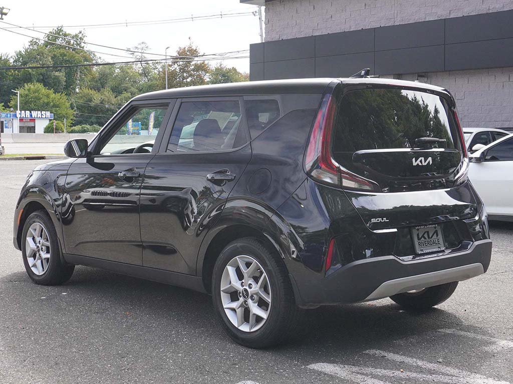 Used 2024 Kia Soul LX w/ Option Group 015 FWD image 8