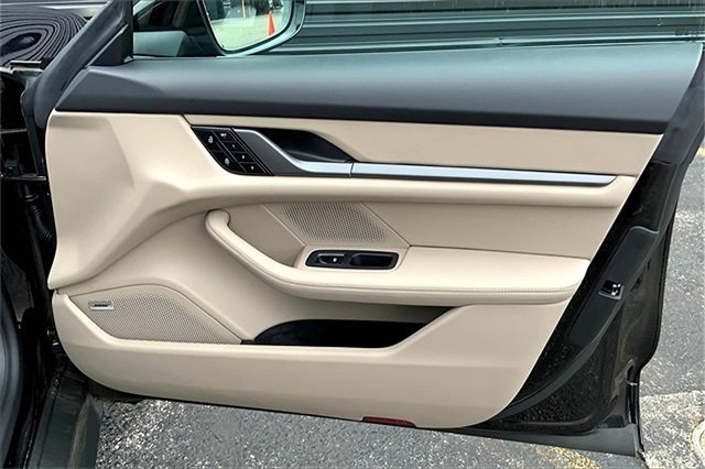 New 2025 Porsche Taycan image 28