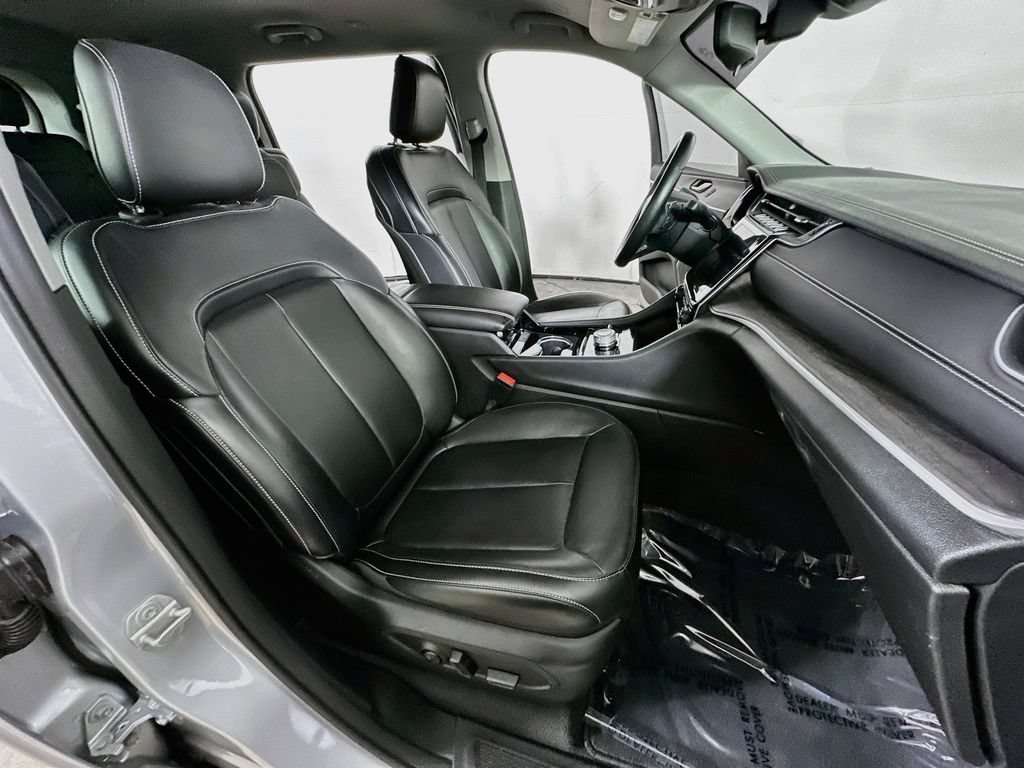 Used 2021 Jeep Grand Cherokee L Limited AWD/4WD image 12