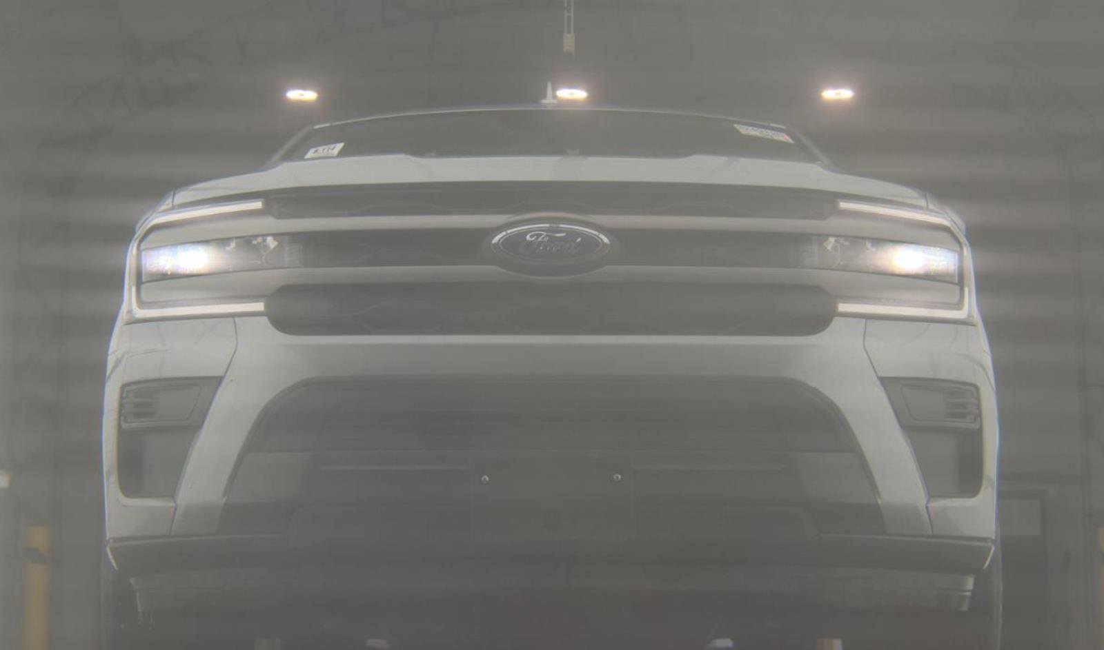 Used 2024 Ford Expedition Max XLT image 4