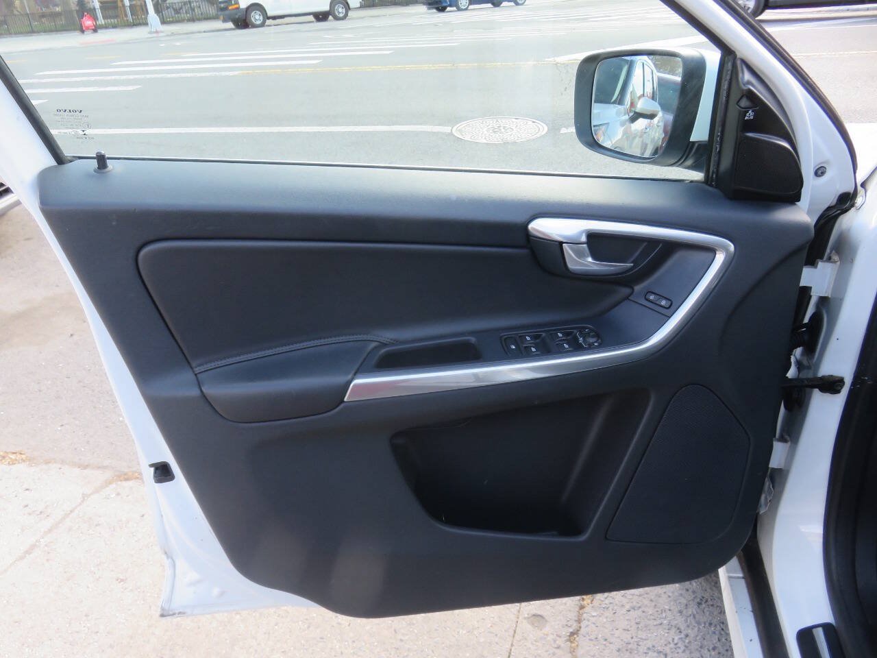 Used 2016 Volvo XC60 T6 Platinum AWD/4WD image 27