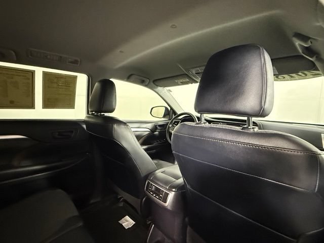 Used 2018 Toyota Highlander Plus FWD image 31