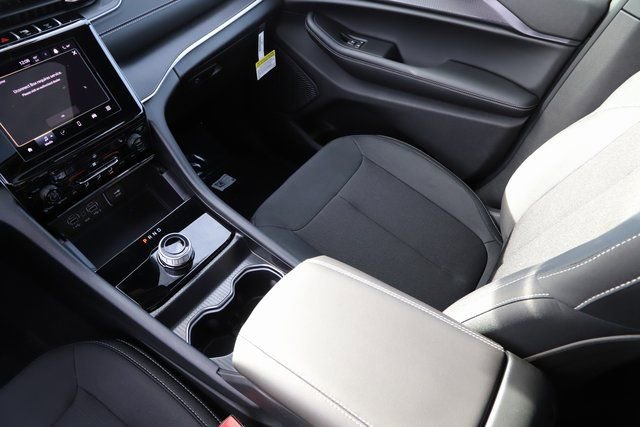 New 2025 Jeep Grand Cherokee Laredo X w/ Luxury Tech Group I AWD/4WD image 25