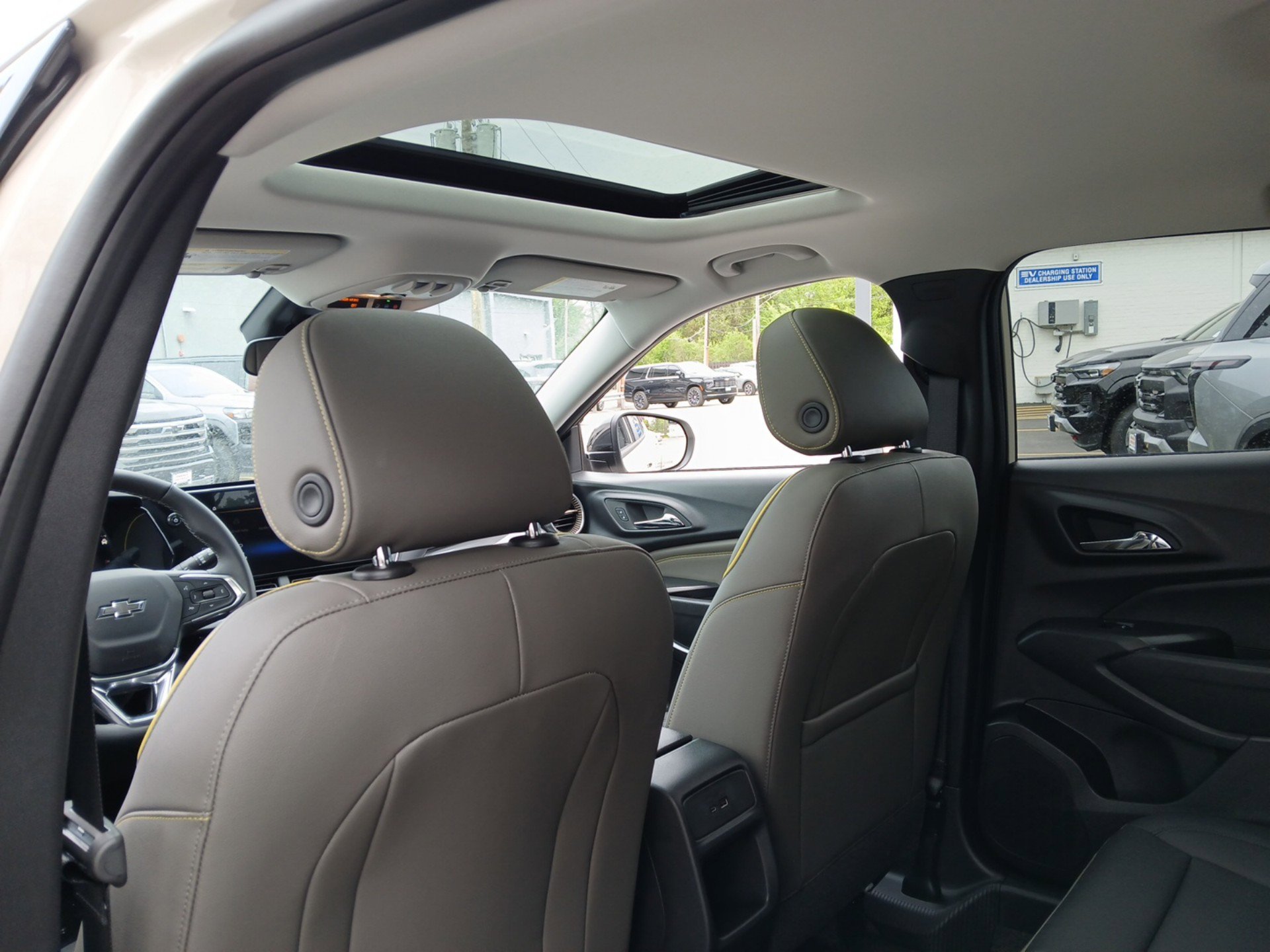 New 2026 Chevrolet Trax ACTIV w/ Sunroof Package FWD image 20