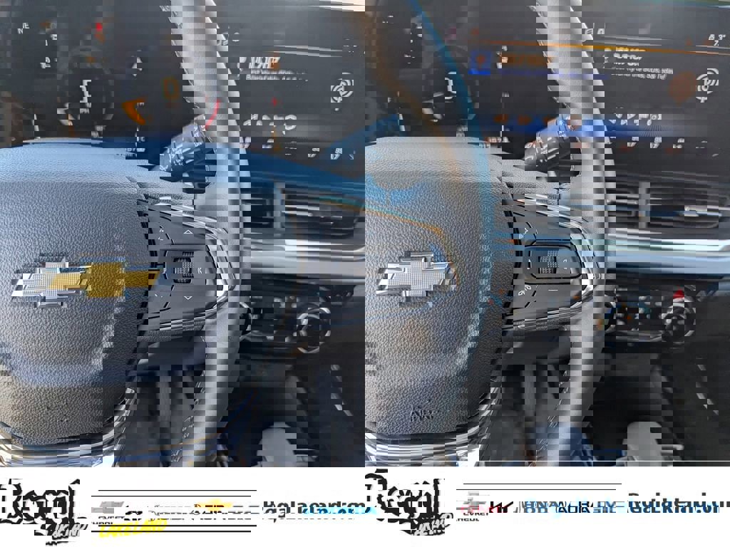 Used 2025 Chevrolet Trax LT w/ LT Convenience Package image 26