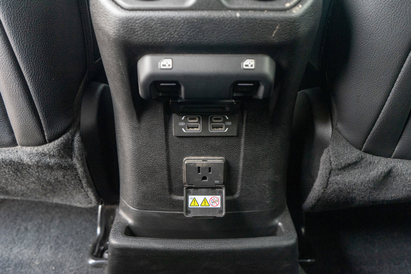 Used 2023 Jeep Wrangler Unlimited Sahara w/ Cold Weather Group AWD/4WD image 30