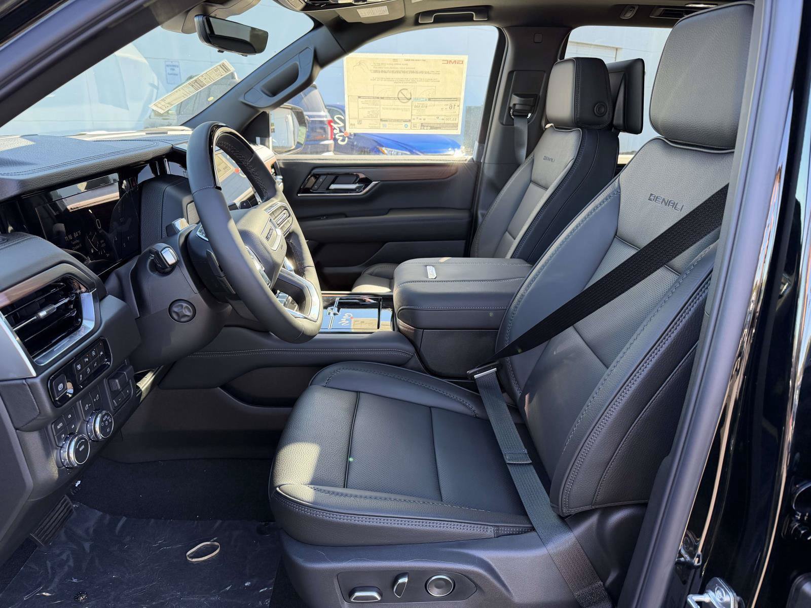New 2027 GMC Yukon Denali w/ Denali Reserve Package AWD/4WD image 8