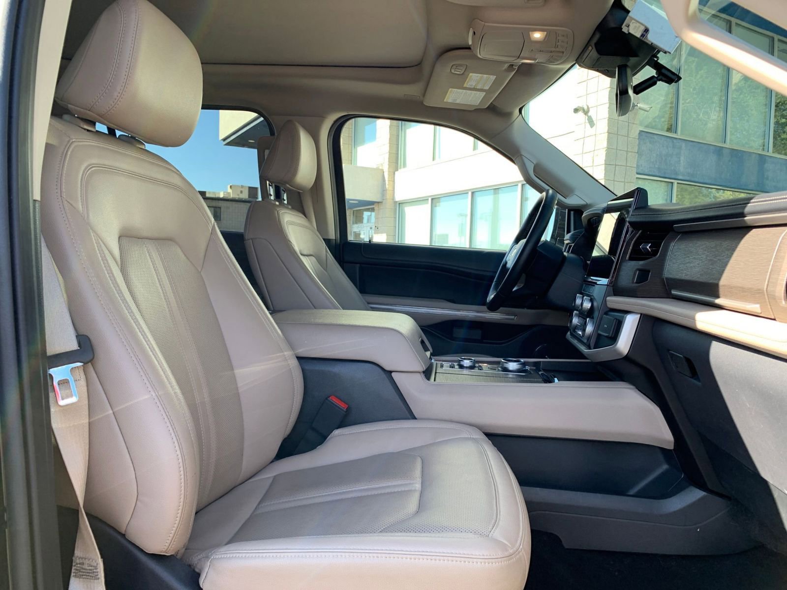 Used 2024 Ford Expedition Limited AWD/4WD image 36