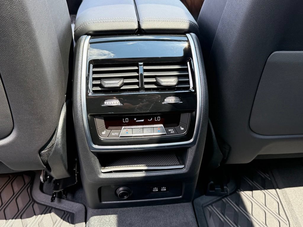 New 2027 BMW X7 xDrive40i w/ Executive Package AWD/4WD image 19